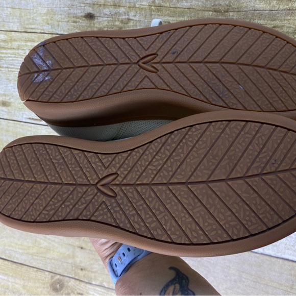 Women's‎ Athletic Sneakers - Cream and Brown - Picture 7 of 8